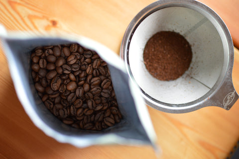 ¿El secreto del café increíblemente fresco? Molerlo usted mismo.