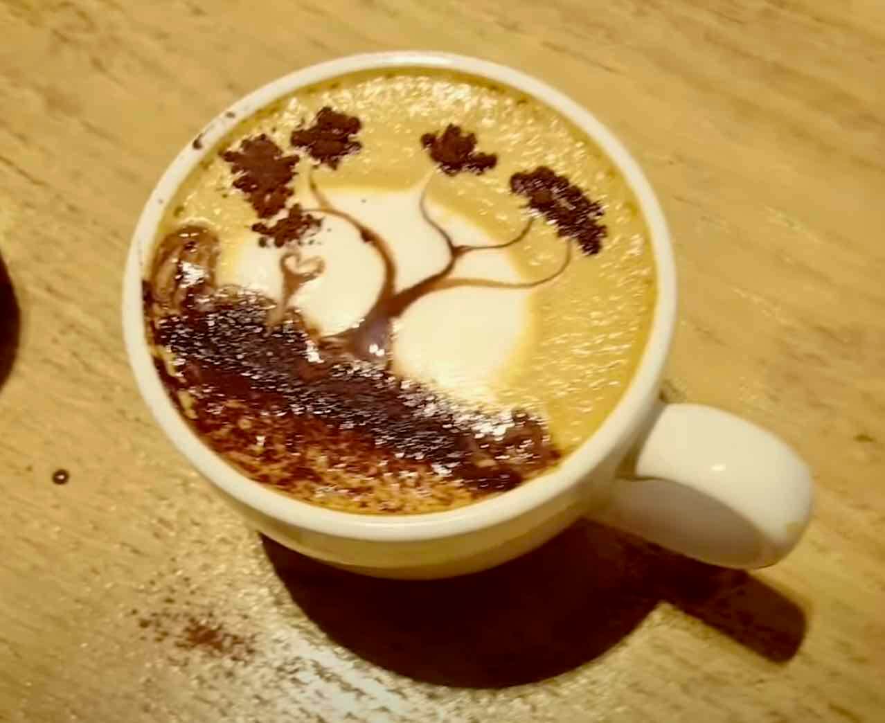 Cómo hacer un arte latte de árbol al atardecer perfecto